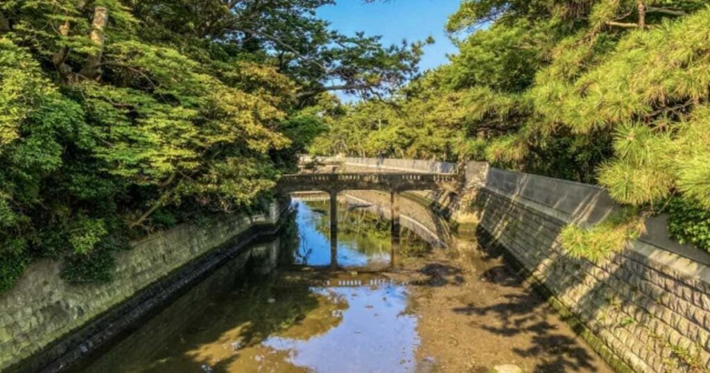 葉山御用邸は見学できる?歴史や場所・一色海岸やしおさい公園の楽しみ方も紹介