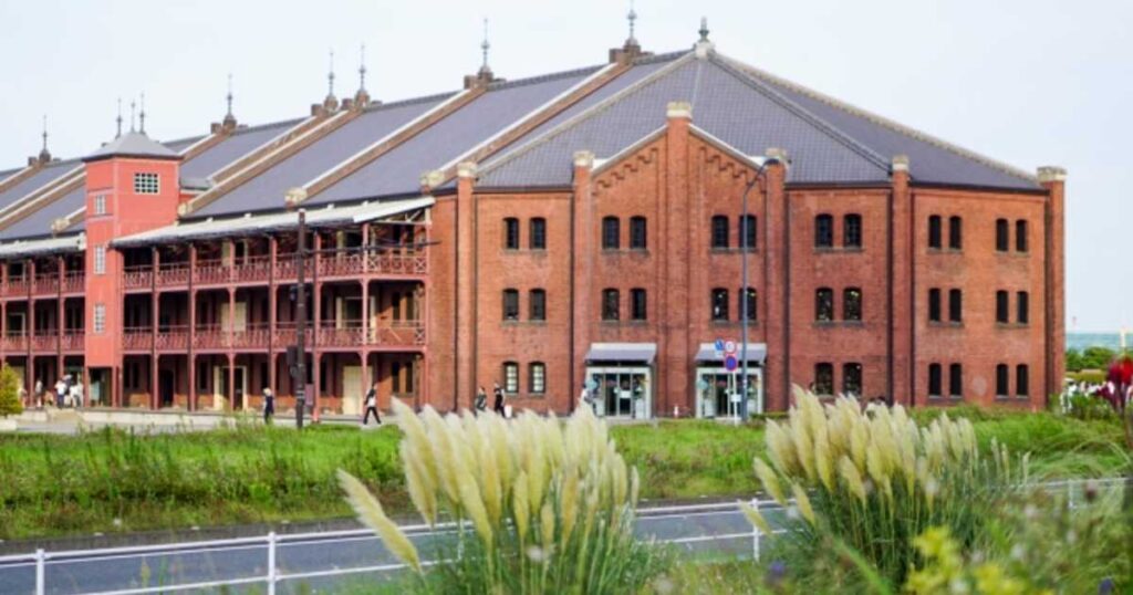 横浜中華街から赤レンガ倉庫へ!徒歩・電車・バスでの行き方と所要時間